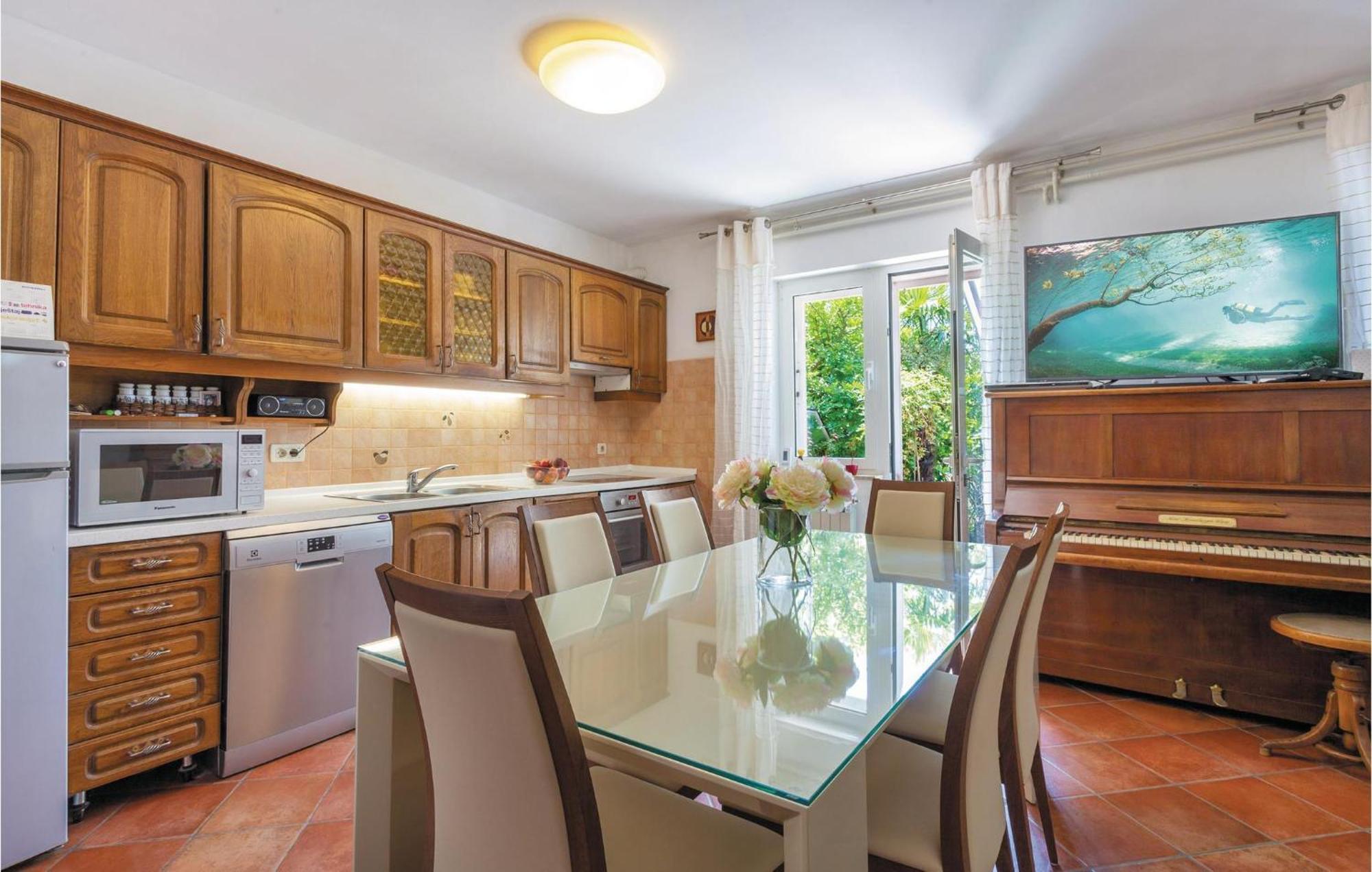 Amazing Home In Podstrana With Kitchen Luaran gambar